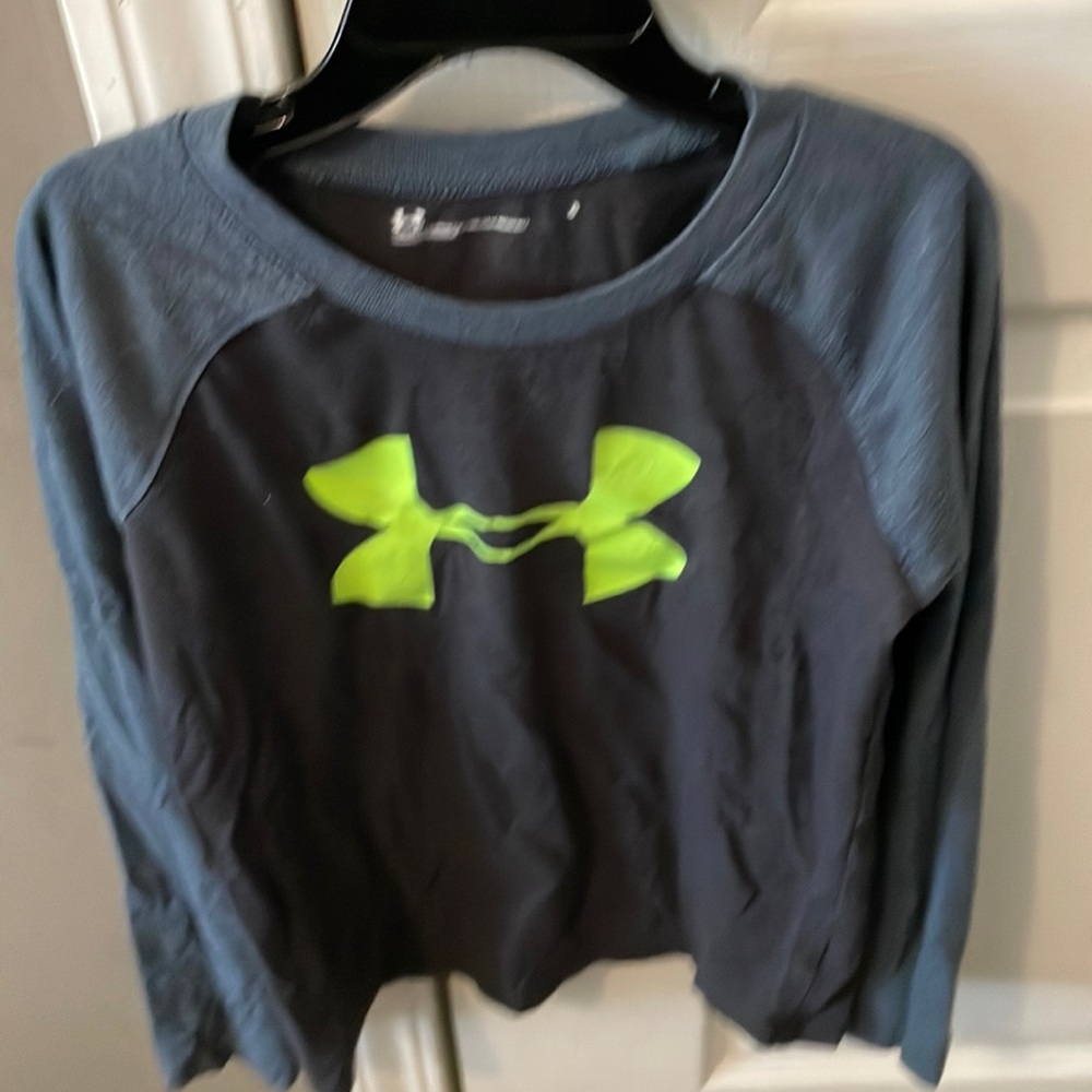 Under Armour boys shirt. Size 6